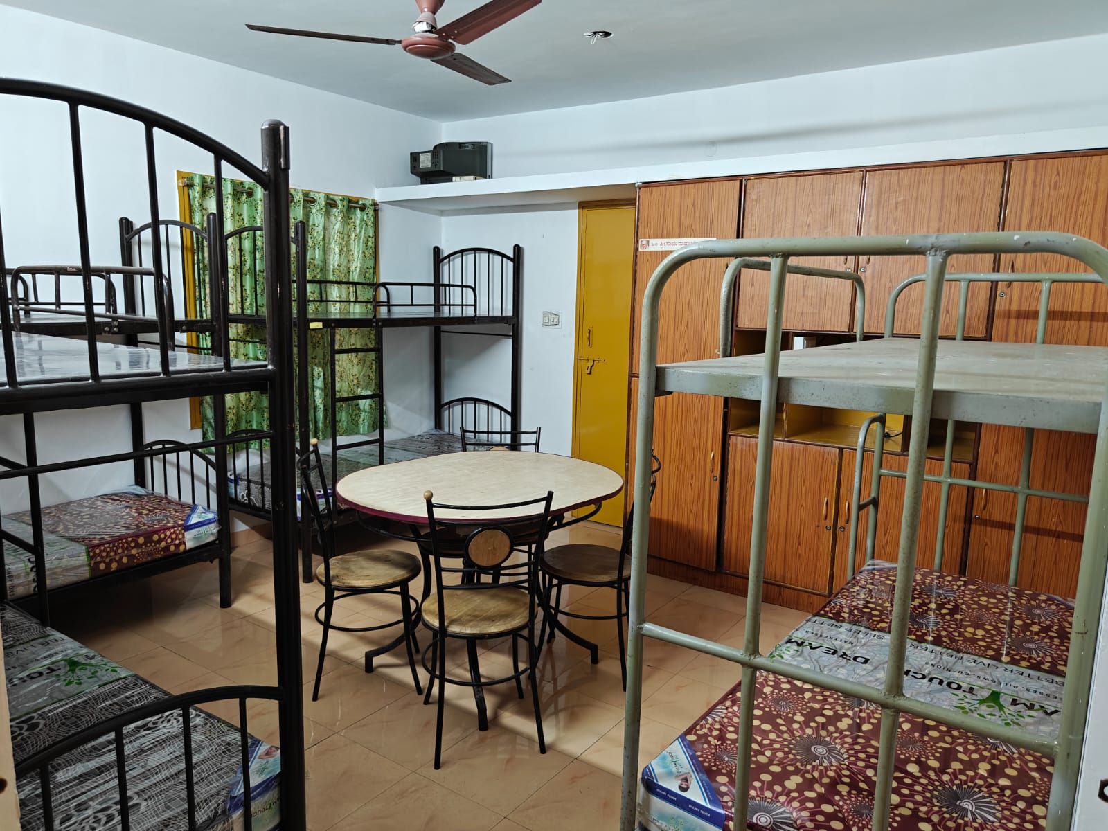 Spacious Sharing Room